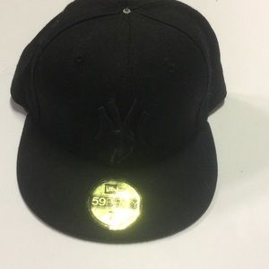 New era snap back hat